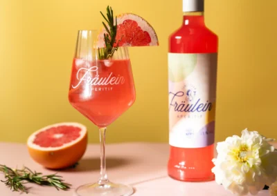 Fräulein Sparkling Rosé: Der elegante Sommercocktail mit Rosé-Wein und Sekt